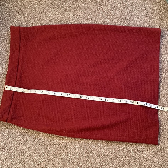 ๐ 2/$25 Ann Taylor Textured Knit Midi Pencil Skirt - Picture 7 of 7